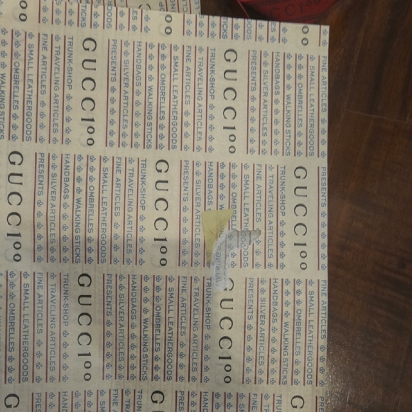 Gucci Beige Tissue Paper with Burgundy Gucci Ribbon - Picture 3 of 6